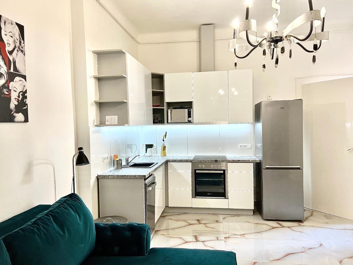 L8 Guesthouse Будапеща Екстериор снимка